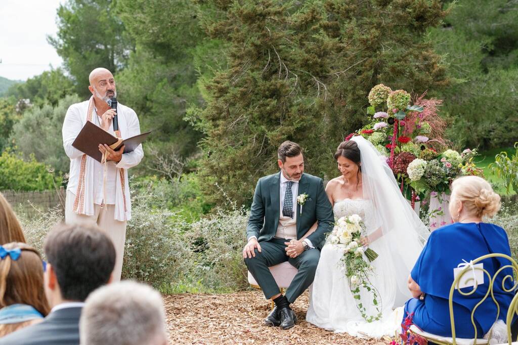 Ceremonia civil al aire libre en una finca de Ibiza